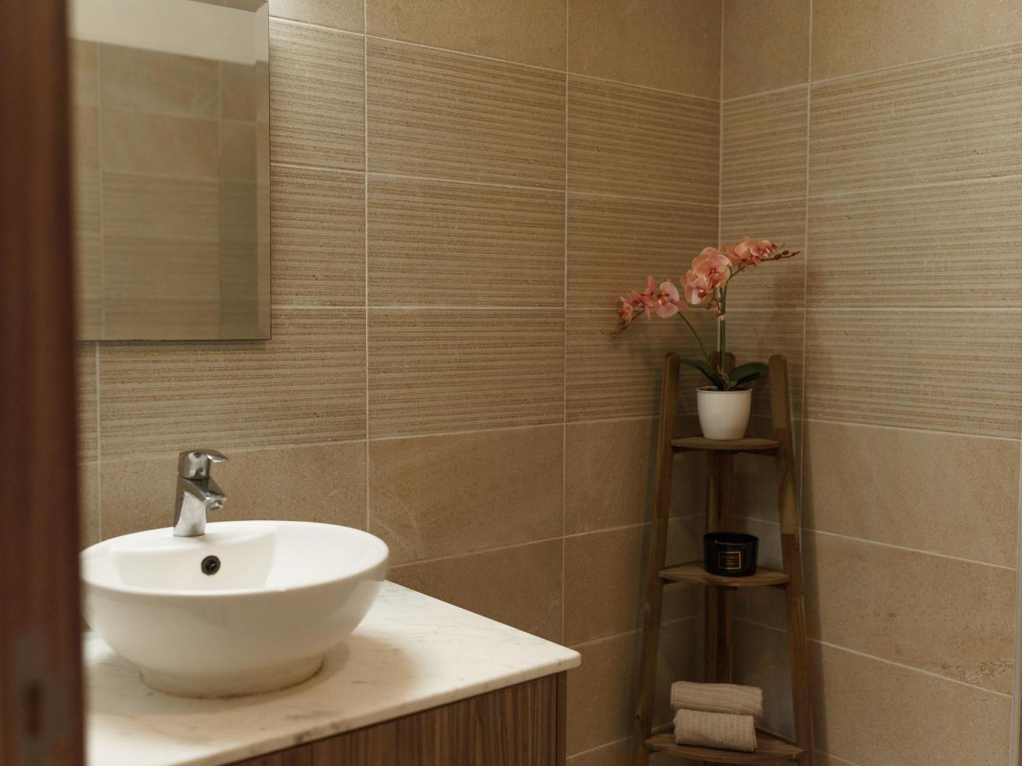 Halcyon Central Apartment Larnaca Bagian luar foto