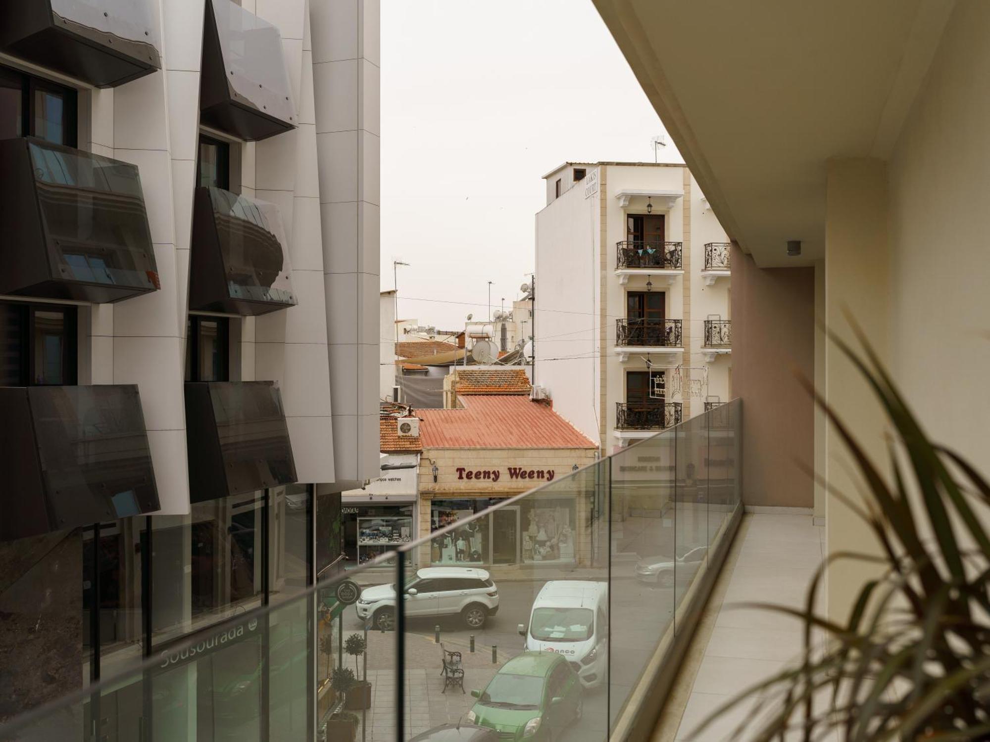 Halcyon Central Apartment Larnaca Bagian luar foto