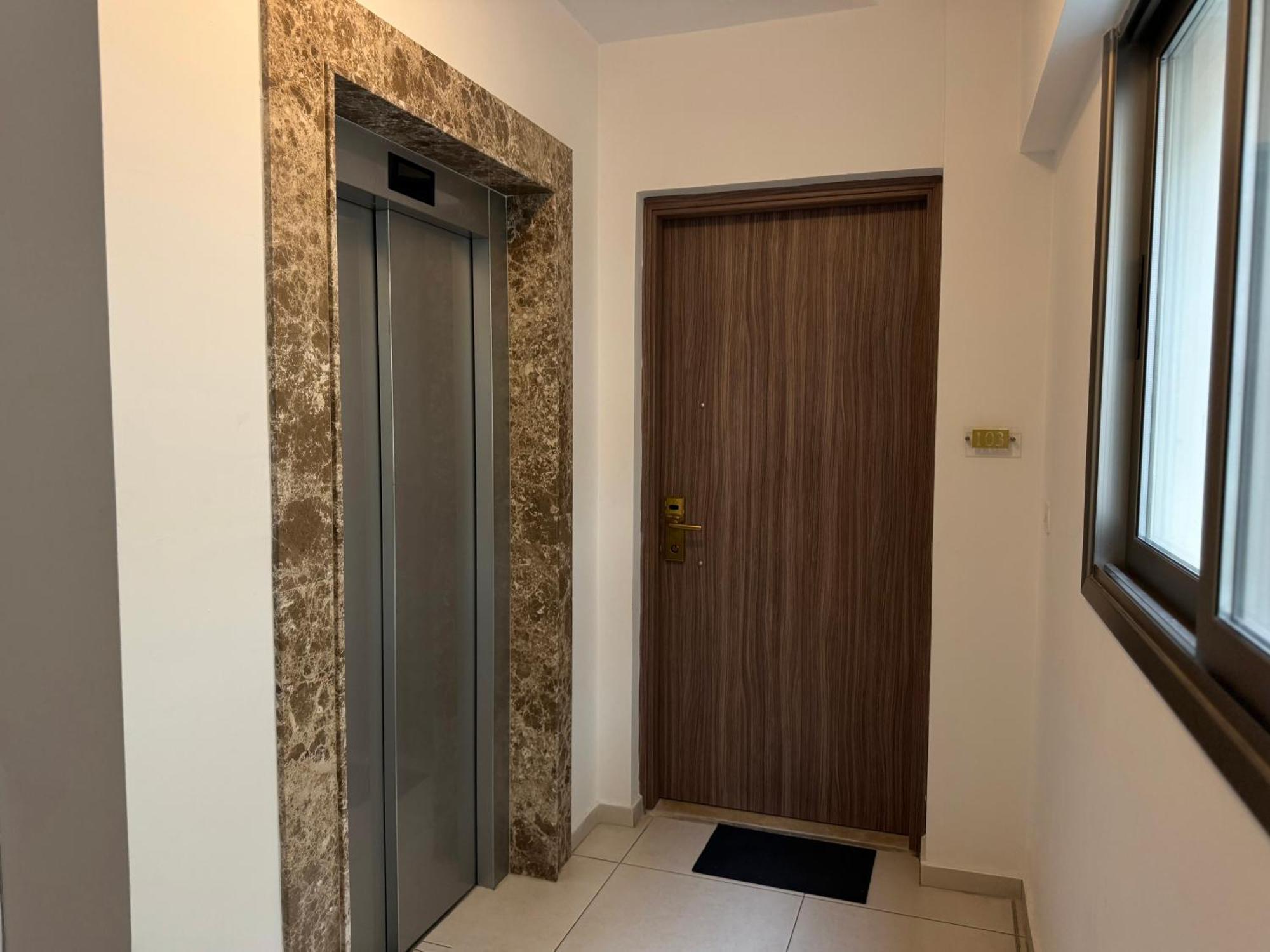 Halcyon Central Apartment Larnaca Bagian luar foto