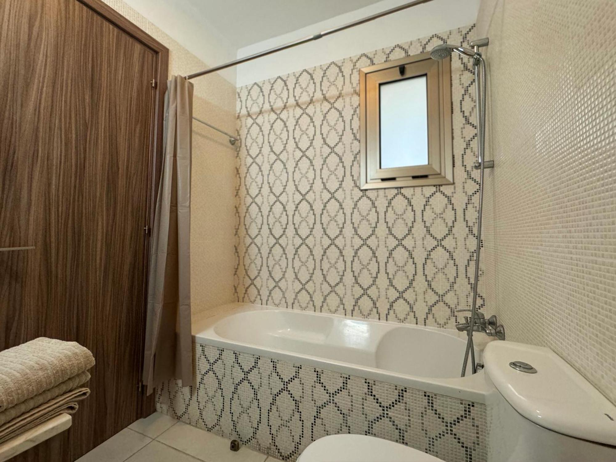 Halcyon Central Apartment Larnaca Bagian luar foto